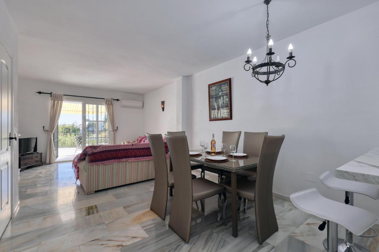Quaint 2 Bedroom Townhouse With Pool Close To Sea! Benalmádena Exterior foto