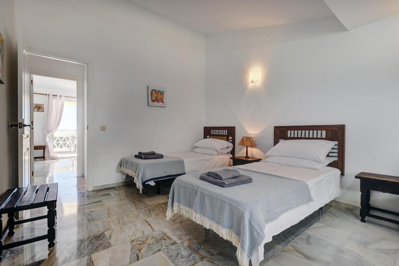 Quaint 2 Bedroom Townhouse With Pool Close To Sea! Benalmádena Exterior foto